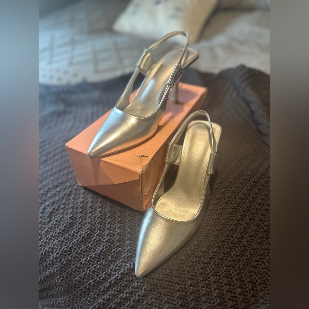 Lohanna Silver Pointed-Toe Slingback Mule Pumps. Size 8. Worn once.